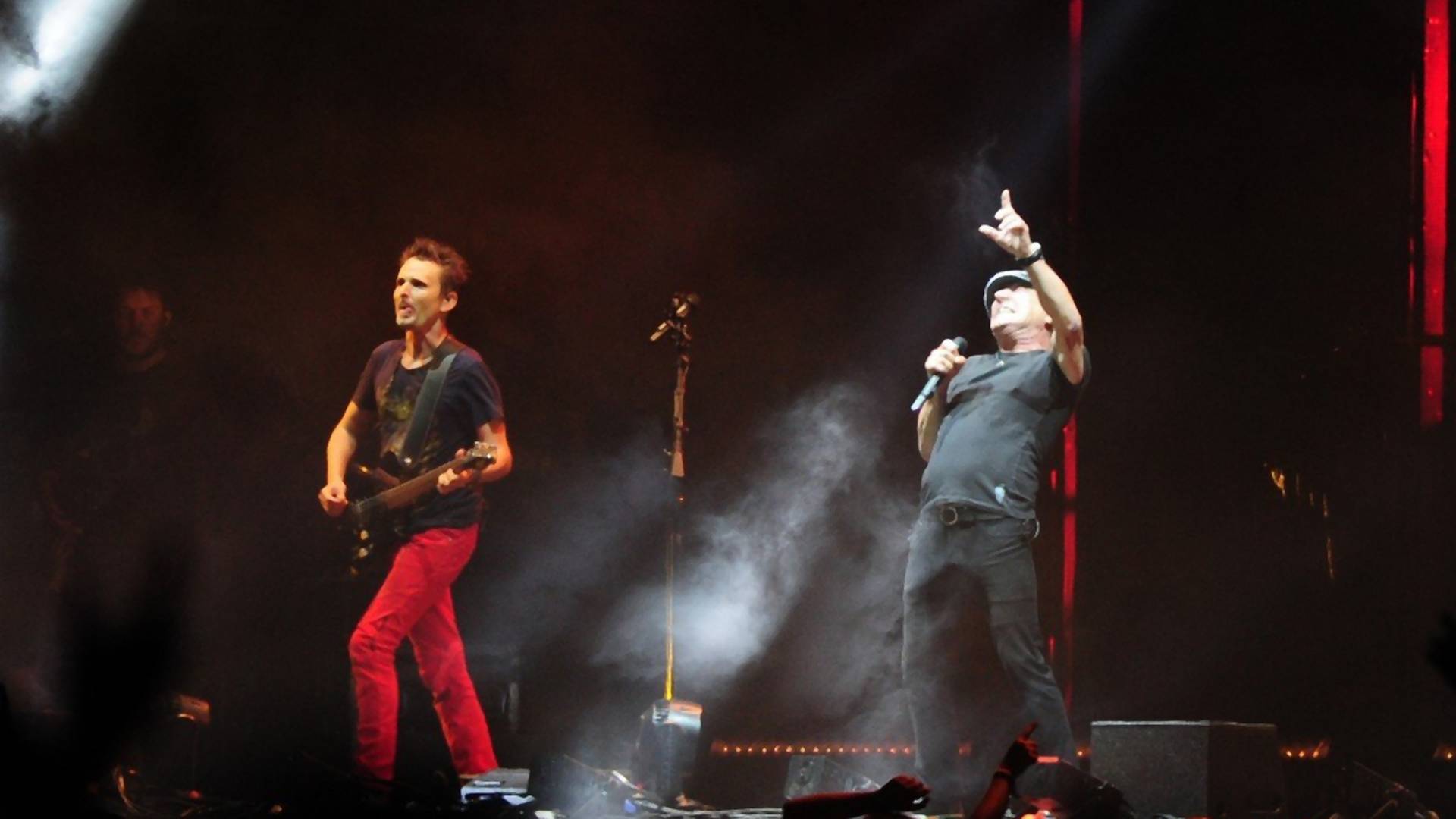Brajan Džonson iz AC/DC nastupio sa grupom Muse