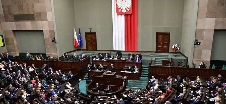 KO dogania PiS. Jedna partia ma powody do obaw. SONDAŻ