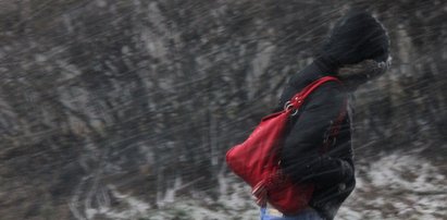 Pogoda na środę. Będzie zimno i spadnie śnieg. Jaki będzie początek grudnia? Ostrzeżenia IMGW przed wiatrem i zamieciami śnieżnymi