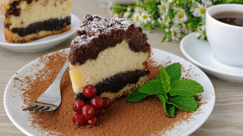 Ciasto Rzeszowiak składa się z 3 pysznych warstw "ubranych"w kruche ciasto.