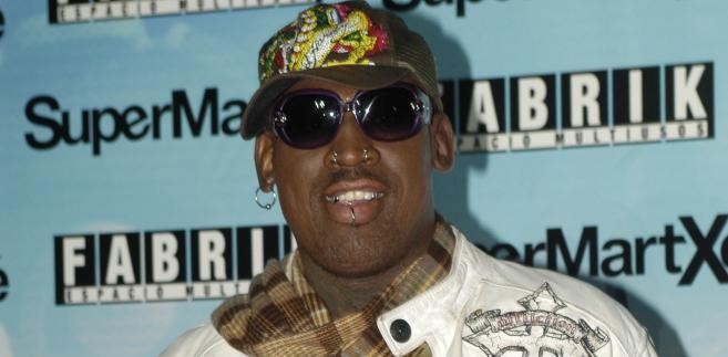 <b>Dennis Rodman</b>
<br>
<br>
Sławny koszykarz ostatnio był już po raz czwarty w Pjongjangu - tym razem pojechał, by złożyć mu życzenia urodzinowe Kim Dzong Unowi, którego nazywa przyjacielem. Rodman zaśpiewał mu nawet 