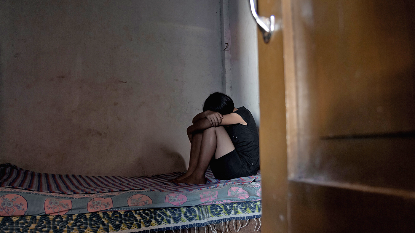 Cazul tinerei cu autism sechestrată și bătută de iubitul găsit pe o rețea de socializare. Polițiștii au expediat-o acasă cu Bolt-ul: „avea o durere de măsea”
