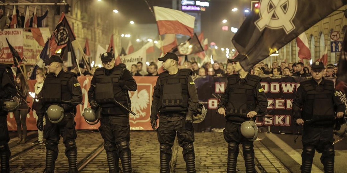 Symbol NOP i ONR usunięty z materiałów szkoleniowych policji decyzją wiceszefa MSWiA Jarosława Zielińskiego 