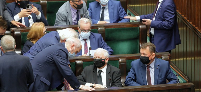 Podwyżki dla polityków. Sejm przyjął ustawę