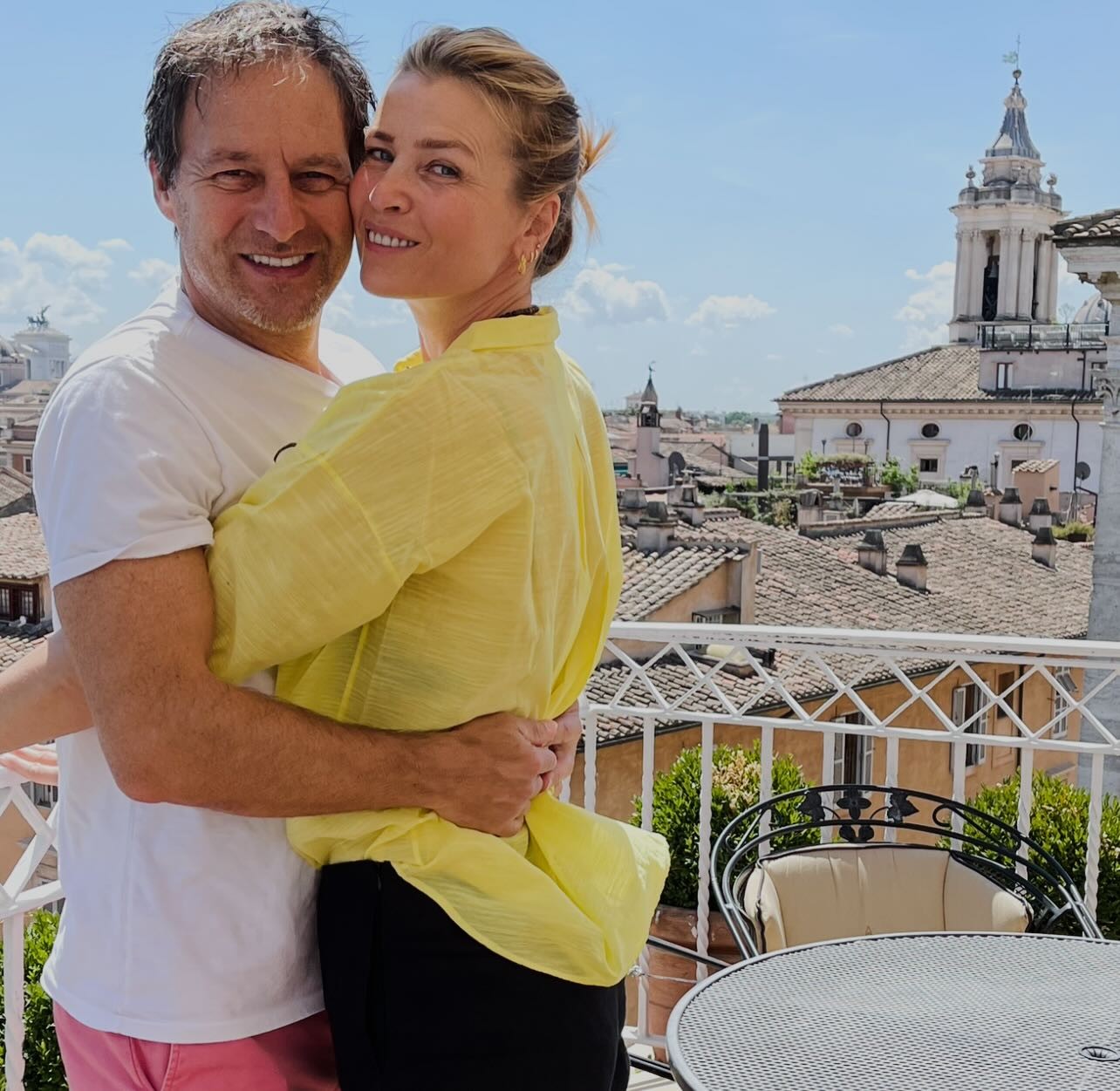 Spevák Pavol Habera a modelka Daniela Peštová. 
