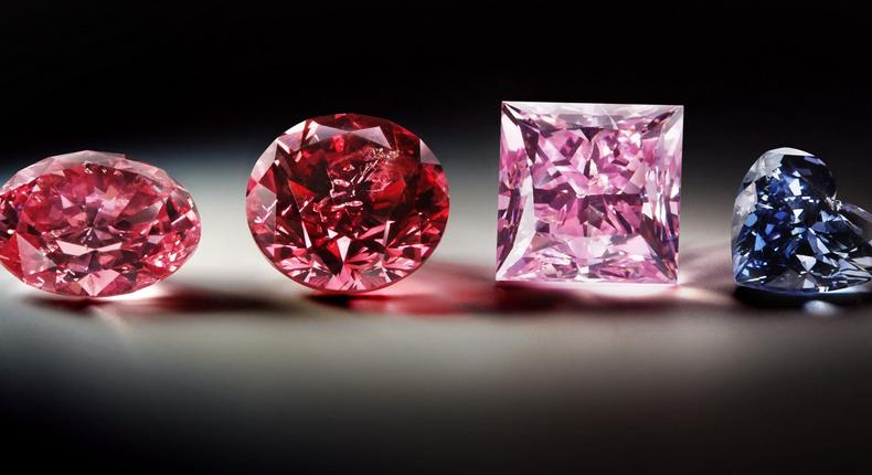 Diamants de couleur fantaisie provenant de la mine de diamants Argyle. Murray Rayner