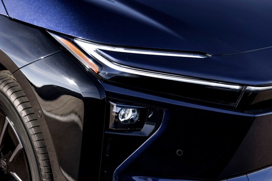 Nowa Toyota wjeżdża do salonów. Jest mocna, szybka i wygodna. Ile kosztuje?