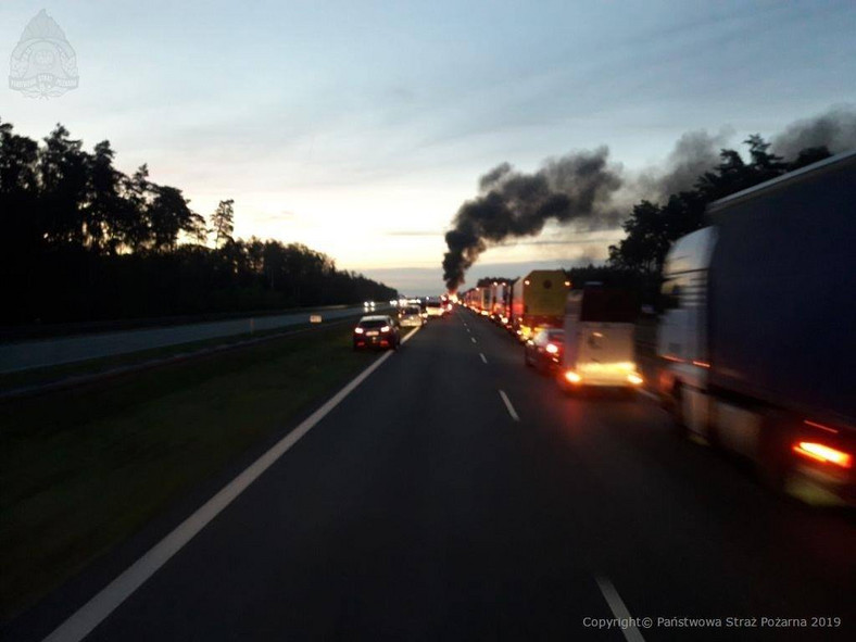 Pożar ciężarówki z paszą na autostradzie A2