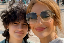 "Majka joj je MILIONERKA, a odeća na njoj kao sa BUVLJAKA", NEBINARNU ĆERKU DŽEJ LO surovo kritikuju zbog OVIH SLIKA: A Ema ima divan stil i uticaj slavne mame je očigledan