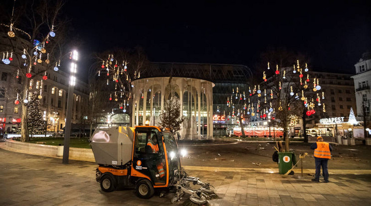 Brutális mennyiségű szemetet takarítottak el a főváros utcáiról/ Foto: MTI/Mónus Márton