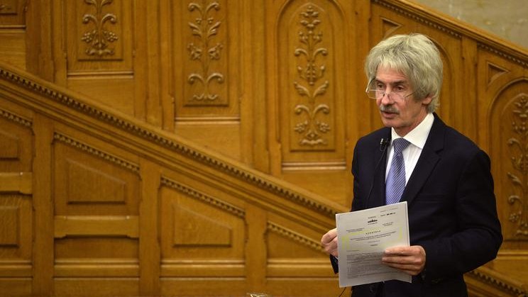 Gyanúsítottként hallgatta ki a főügyészség a volt szocialista minisztert