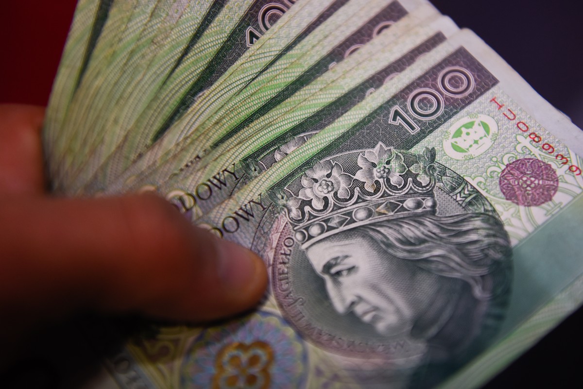 Nawet 2333 zł dopłaty do pensji dla osób 50+. Nowe przepisy już obowiązują