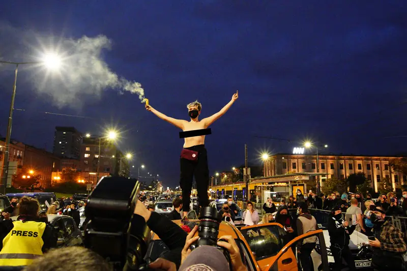 Zdjęcie protestującej dziewczyny rozebranej od pasa w górę to jak do tej pory najpopularniejsza fotografia towarzysząca protestom