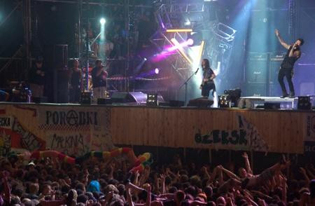 Przystanek Woodstock: seksowny show Justyny i Papa Roach