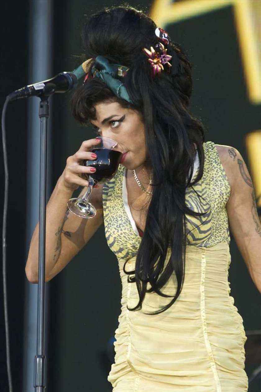 Amy Winehouse nie żyje, bo upiła się po odwyku...