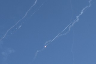 Iran odpowiedział na atak USA. 27 rakiet poleciało w stronę Izraela, poważne zniszczenia w Tel Awiwie