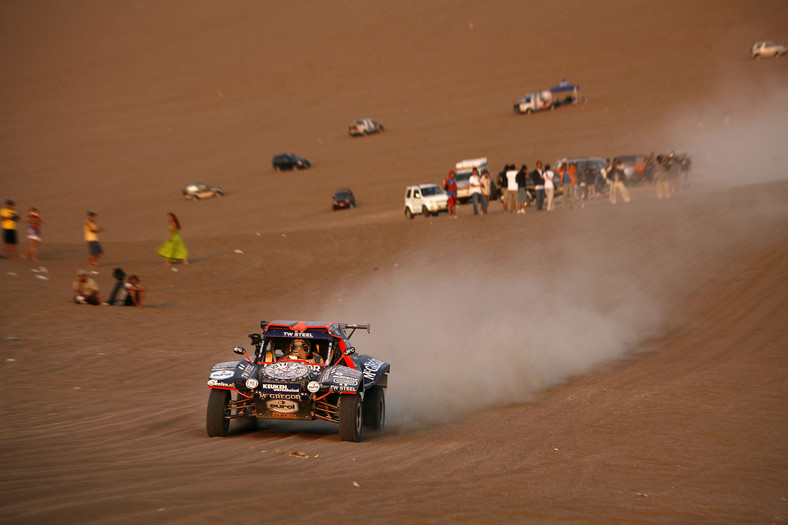 Rajd Dakar 2011: dobra postawa Polaków, Hołowczyc z otwartymi drzwiami (5.etap, wyniki, fot. Willy Weyens)