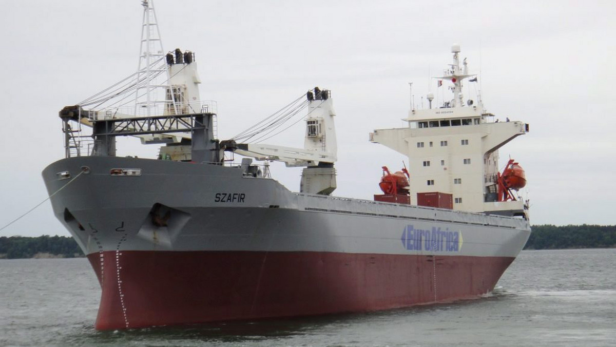 Statek "Szafir", którego część załogi została uprowadzona przez porywaczy, jest w drodze do nigeryjskiego portu Onne – poinformował Michał Czerepaniak, szef firmy Polaris Usługi Morskie, pośredniczącej w zatrudnieniu załogi statku.