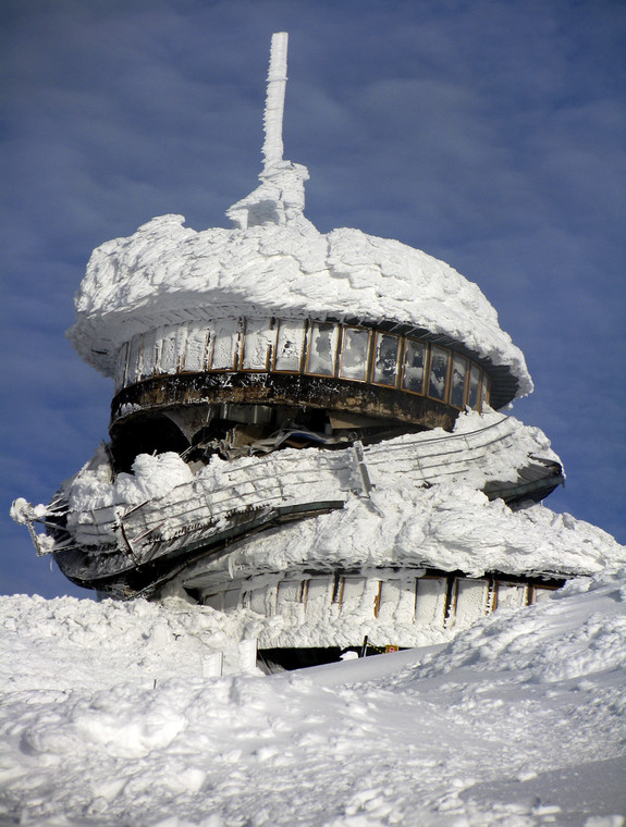 Rok 2009: zniszczenia jednego z dysków obserwacyjnych IMGW na Śnieżce
