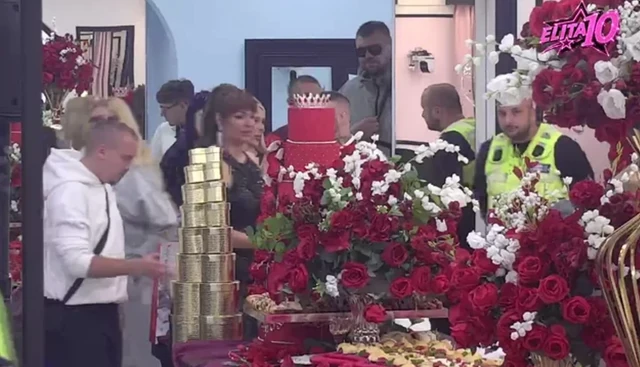 MILJANA KULIĆ GRCA U SUZAMA ZBOG SINA ŽELJKA: Slavlje u Beloj kući, torta na 6 spratova i poruka koja kida dušu