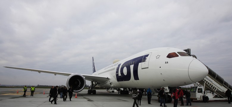 Do Polski przylatuje drugi dreamliner. A pierwszy wciąż uziemiony...