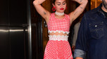Miley Curys pokazuje nieogolone pachy