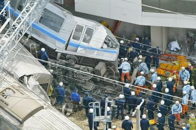Katastrofa kolejowa w Japonii / 15.jpg
