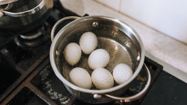 Prosty sposób na gotowanie jajek. Zawsze wychodzą idealne