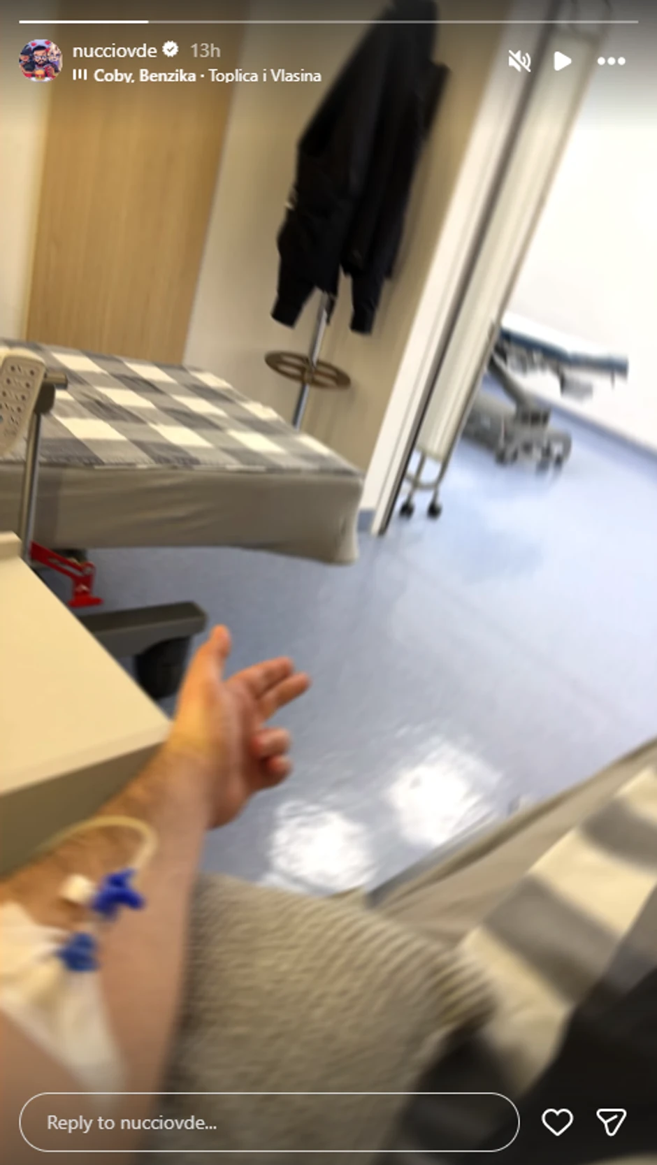 Nući objavio fotografiju iz bolnice