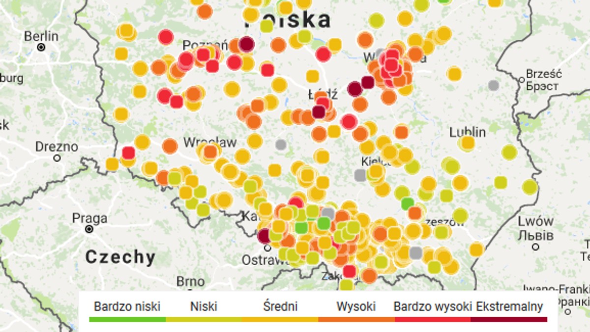 Smog obok bardzo niskich temperatur dokucza w wielu miastach Polski. Zła sytuacja panuje w centrum kraju. Najbardziej zanieczyszczone powietrze występuje w województwie mazowieckim i łódzkim. Przedstawiamy aktualne pomiary w największych polskich miastach i wybranych regionach o najgorszej jakości powietrza. W naszym materiale najnowsza mapa od Airly.