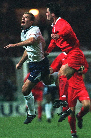 Alan Shearer zdobył obie bramki dla gospodarzy w meczu Anglia - Polska.