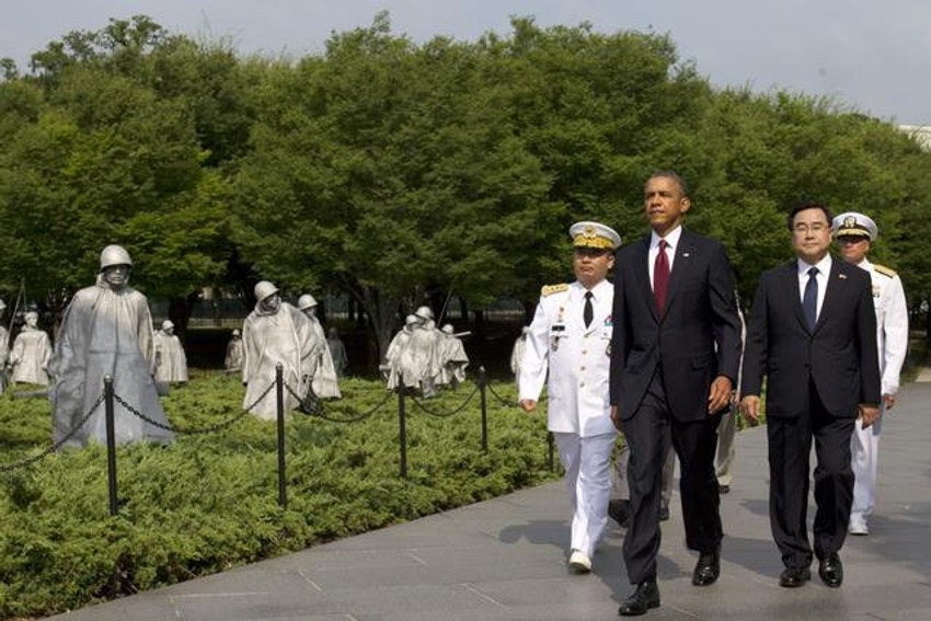 Barak Obama sa šefom korejskog generalštaba Jungom generalom Džungom (L) i specijalnim izaslanikom Južne Koreje Kimom Džungom Hunom