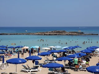 Kuszą nie tylko plaże Cypru, ale również paszport tego kraju. Po skandalu zawieszono program wydawania tzw. złotych paszportów