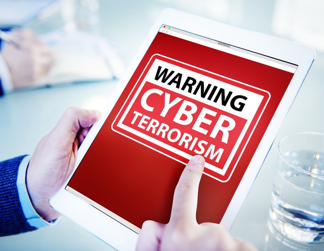 <strong>KNF: Możliwe ryzyko dla infrastruktury teleinformatycznej</strong><br /><br />

Urząd Komisji Nadzoru Finansowego (UKNF) otrzymał kierowane z Departamentu Bezpieczeństwa Teleinformatycznego w Agencji Bezpieczeństwa Wewnętrznego ostrzeżenie o możliwych w najbliższym czasie atakach na infrastrukturę teleinformatyczną.<br /><br />

Dlatego UKNF rekomenduje wszystkim instytucjom rynku finansowego zwrócenie szczególnej uwagi na ryzyko związane z obszarami technologii informacyjnej i bezpieczeństwa środowiska teleinformatycznego oraz pilne wdrożenie zaleceń Rządowego Zespołu Reagowania na Incydenty Komputerowe CERT.GOV.PL:<br /><br />

Przygotowanie planu reakcji na ewentualne ataki DDoS oraz podmiany stron WWW.<br /><br />

Systematyczne dokonywanie przeglądu konfiguracji kluczowych urządzeń sieciowych, znajdujących się w infrastrukturze organizacji, np. konfiguracji systemu DNS.<br /><br />

Dokonanie przeglądu infrastruktury sieciowej. Zlokalizowanie elementów ograniczających transmisję. Wdrożenie reguł kontroli ruchu na urządzeniach brzegowych oraz systemach bezpieczeństwa. Przygotowanie infrastruktury pod kątem ewentualnego blokowania lub odrzucania niepożądanego ruchu sieciowego poprzez jego analizę i segregację w oparciu o zadane reguły.<br /><br />

Wdrożenie dedykowanych maszyn z systemami firewall (w tym także warstwy aplikacji), IDS/IPS, monitoringu. W przypadku wystąpienia ataku eliminacja ruchu anonimizowanego. Wymuszenie ciągłej aktualizacji mechanizmów bezpieczeństwa.<br /><br />

Wdrożenie algorytmów rozkładania ruchu pomiędzy wiele fizycznych lokalizacji korzystających z danych zgromadzonych lokalnie (loadbalancing). Posiadanie infrastruktury witryny www w centrum zapasowym (zalecana inna lokalizacja oraz dostawca łącza internetowego).<br /><br />

Użycie mechanizmów automatycznego (oraz na żądanie) przełączenia formy wyświetlania strony (strona dynamiczna – strona statyczna – informacja o przerwie technicznej) w zależności od poziomu wysycenia łącza oraz obciążenia serwera świadczącego usługi publiczne.<br /><br />

Przygotowanie umów z dostawcą łącza internetowego w kontekście zapisów  umożliwiających mu podjęcie bezpośrednich działań zmierzających do odparcia ewentualnego ataku. W przypadku zlecenia świadczenia usługi obsługi strony firmie zewnętrznej istotne jest zawarcie odpowiednich zapisów w umowie umożliwiających podjęcie samodzielnych działań w celu zniwelowania zagrożenia w przypadku jego wystąpienia. Należy uwzględnić również odpowiedzialność firmy hostującej za zapewnienie ciągłości działania powierzonego serwisu, a w przypadku operatora zapewniającego jedynie połączenie – minimalną gwarantowaną przepustowość łącza. <br /><br />

A oto kilka ważnych informacji o phishingu:<br /><br />