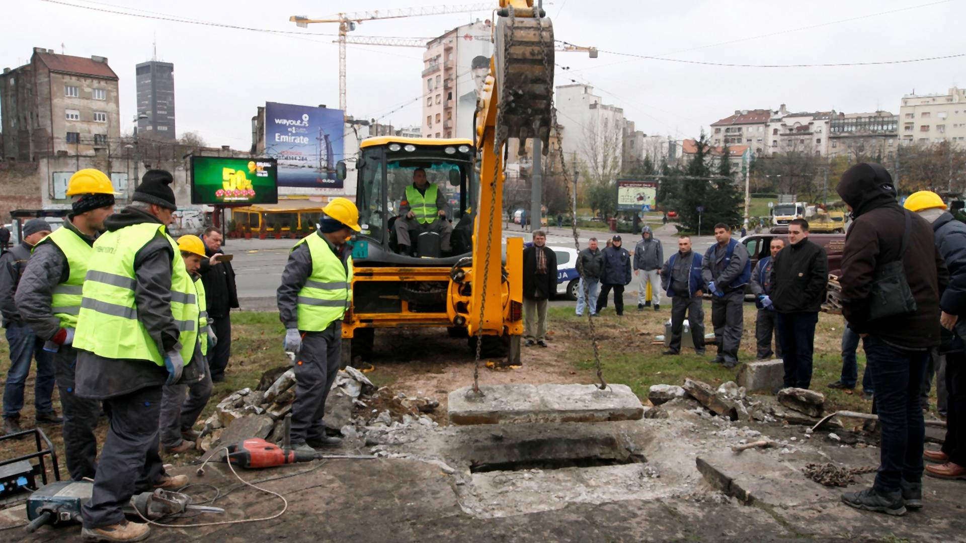 Beograde, hoćemo li bagerima i siromaštvo da očistimo?