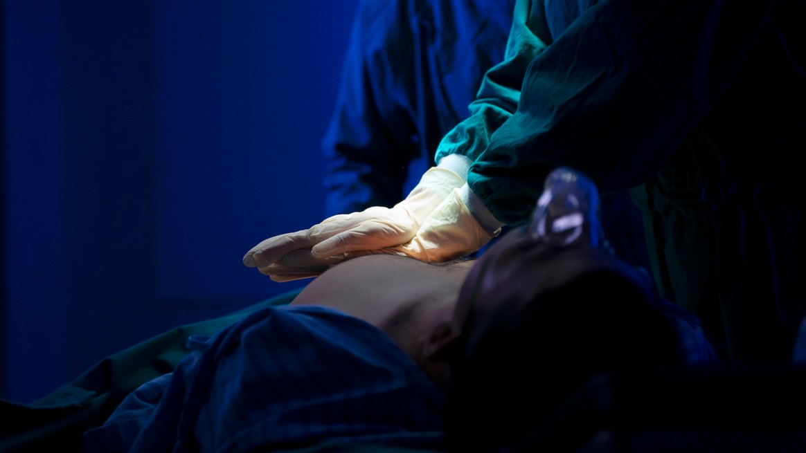 Lekári zostali v šoku zo zdravotného stavu pacienta. (ilustračné foto)