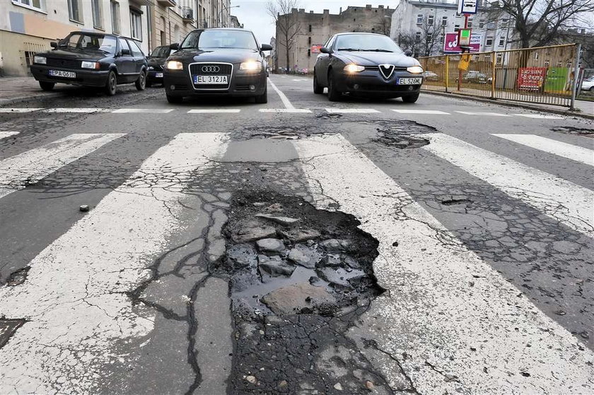 Oszczędzili na zimie, niech łatają drogi