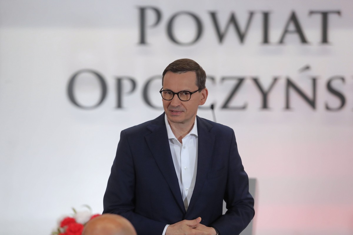 Premier Mateusz Morawiecki na spotkaniu z mieszkańcami w siedzibie Starostwa Powiatowego w Opocznie