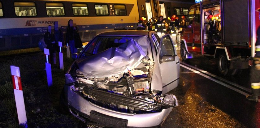 Pendolino staranowało samochód. Kierowca trafił do szpitala. Znamy powód wypadku