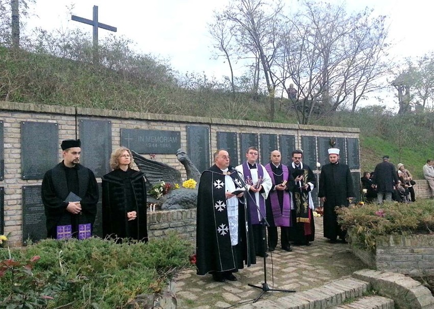 Komemorativni skup kod spomenika