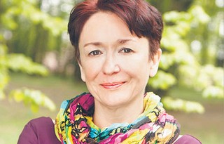 Dostatku nie mamy w portfelu. Kto ma wpływ na nasze nastawienie do wydawania pieniędzy [WYWIAD]