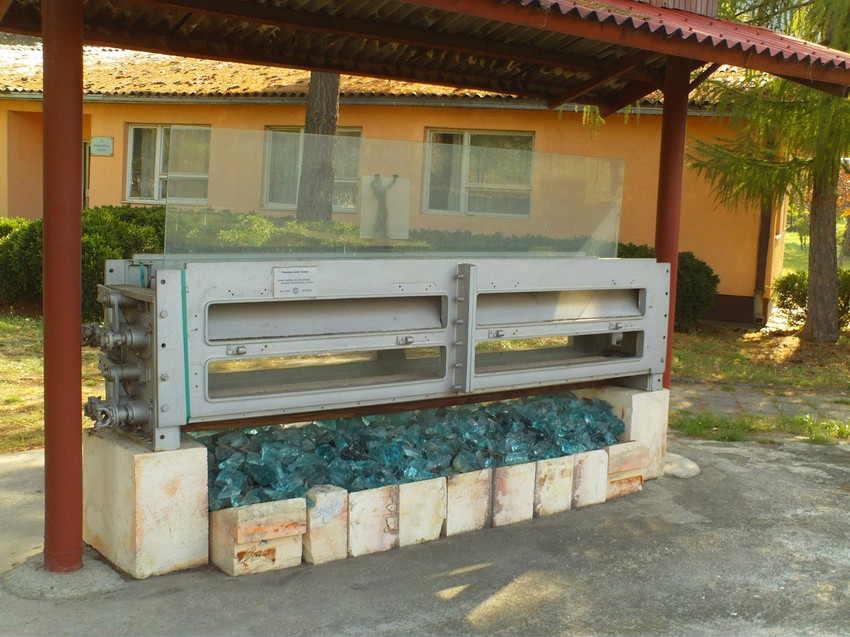 Mnoge mašine u Pančevačkoj staklari neprekidno rade već 30 godina