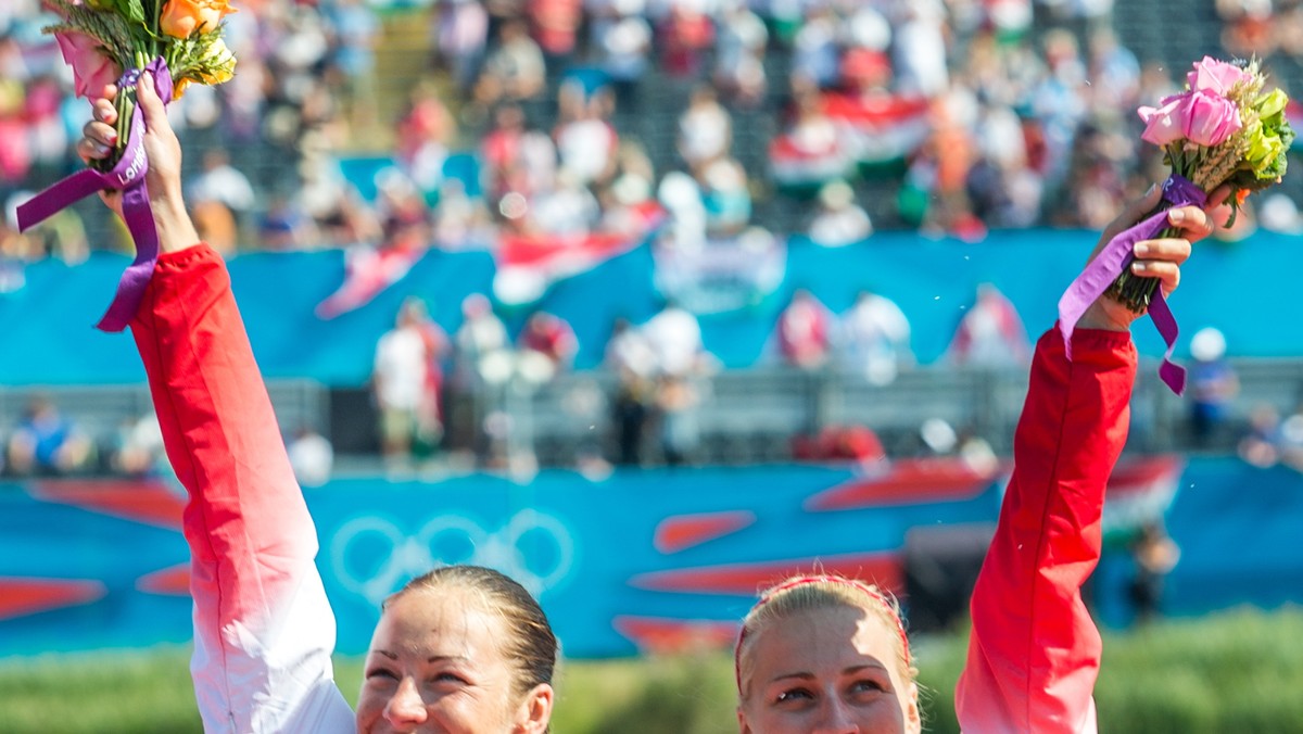 Karolina Naja, która w czwartek w parze z Beatą Mikołajczyk zdobyła w Londynie brązowy medal w kajakarstwie w wyścigu na 500 m swoją przygodę sportową zaczynała w tyskim MOSM. Finałowy wyścig oglądali w czwartek wspólnie młodzi kajakarze klubu.