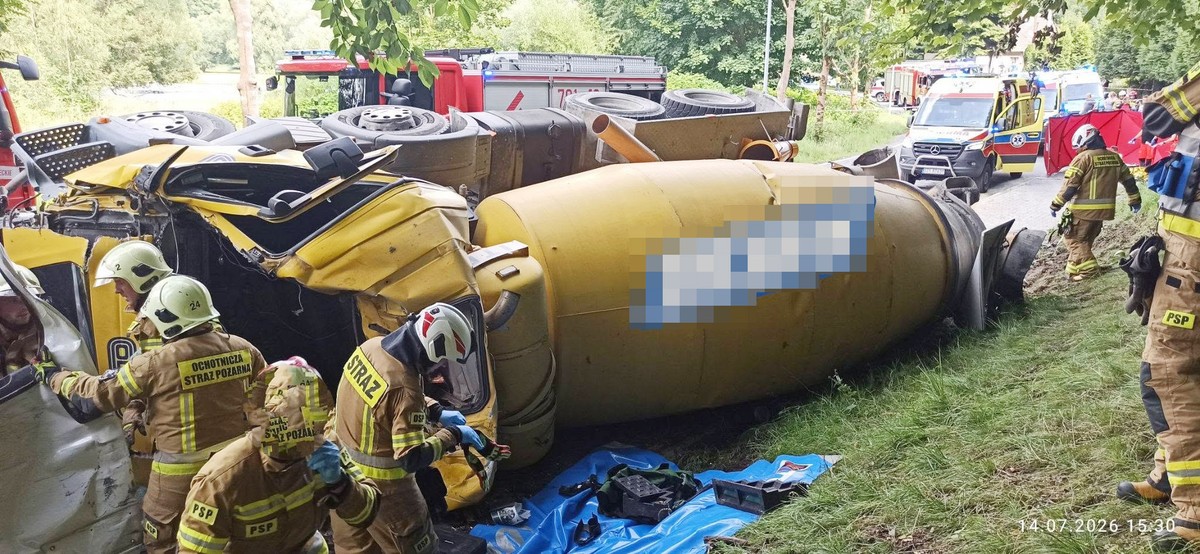 Betoniarka przewróciła się na rowerzystkę, zginęły dwie młode osoby. Nowe informacje o tragedii