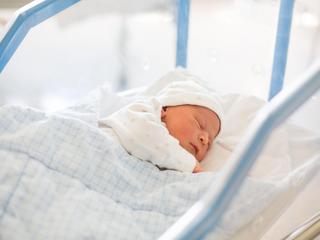 Dziecko niemowlę poród porodówka surogatki surogacja
