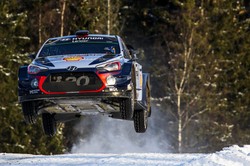 Rajdowe MŚ: Neuville uszkodził samochód, Latvala liderem w Szwecji