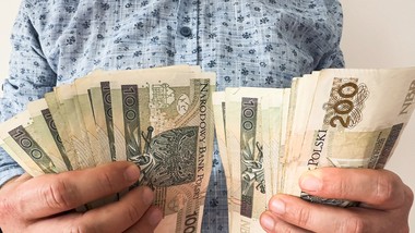 pracownik zastępuje odwołanego dyrektora miejskiego domu kultury. czy