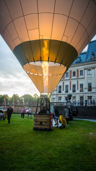 II Zawody Balonowe "In The Silesian Sky" - start balonów świtem z pszczyńskiego parku zamkowego - 25.06.2022 r. - autor: Andrzej Grynpeter