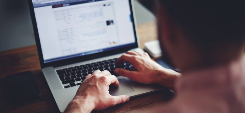 NASK ostrzega przed oszustami podszywającymi się pod Główny Urząd Statystyczny