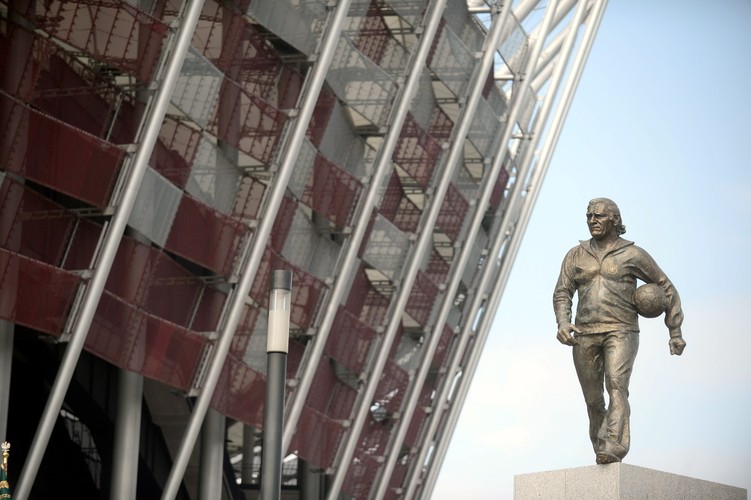 Przed Stadionem Narodowym odsłonięto pomnik Kazimierza Górskiego